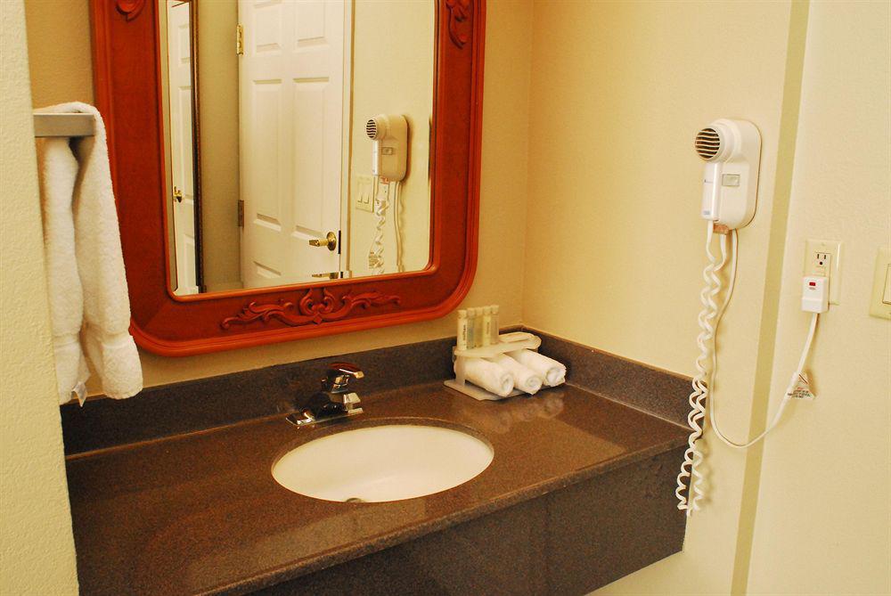 Savannah Gateway & Hotel