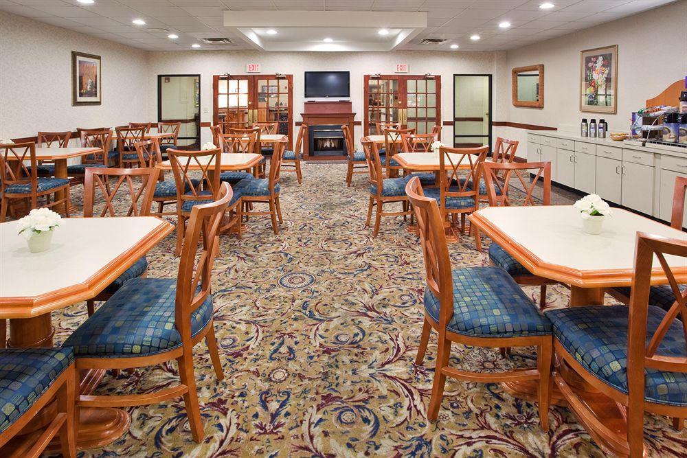 Savannah Gateway & Hotel 3*