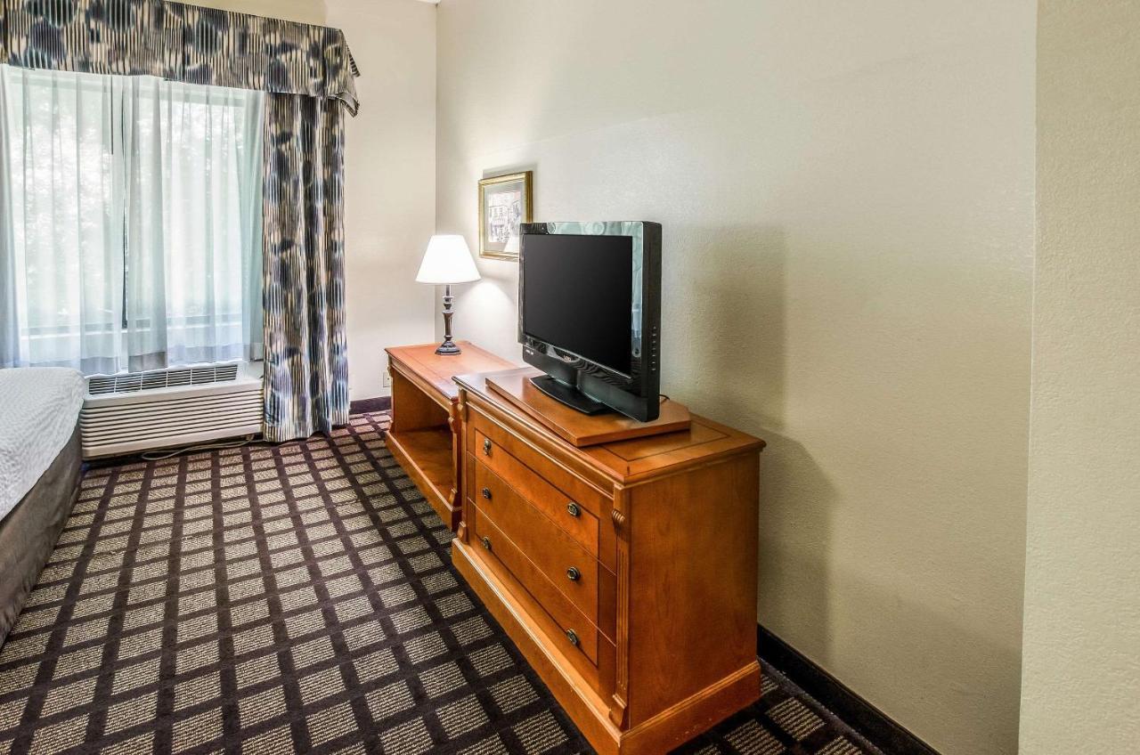Savannah Gateway & 3*