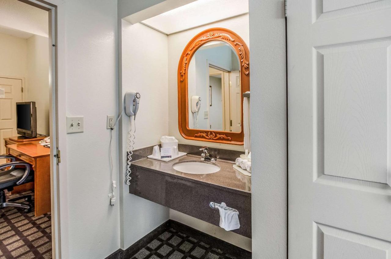 Savannah Gateway & Hotel 3*