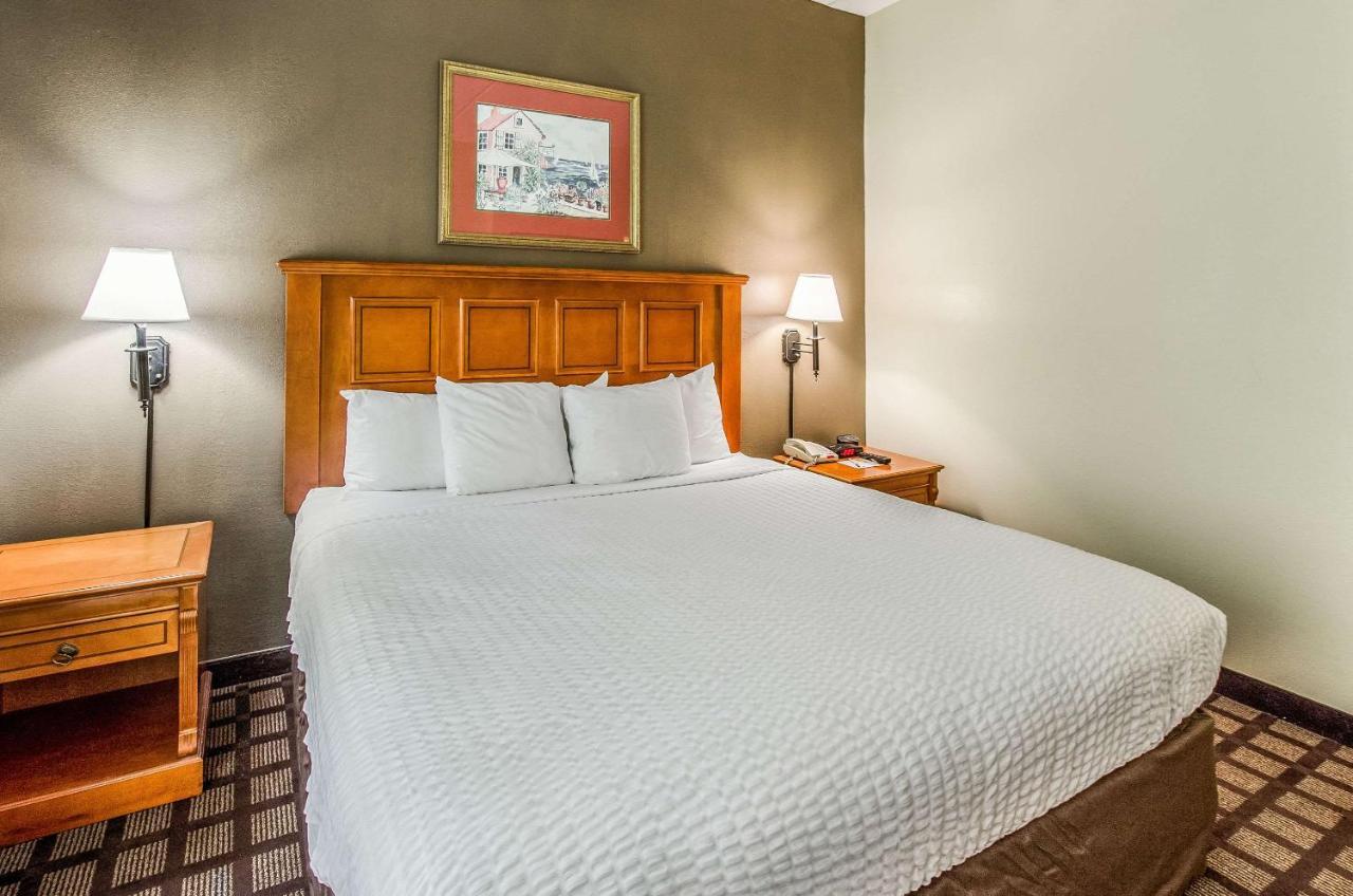 Hotel Savannah Gateway &