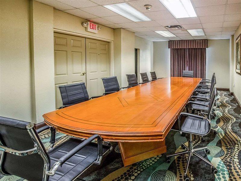 Hotel Savannah Gateway & 3*