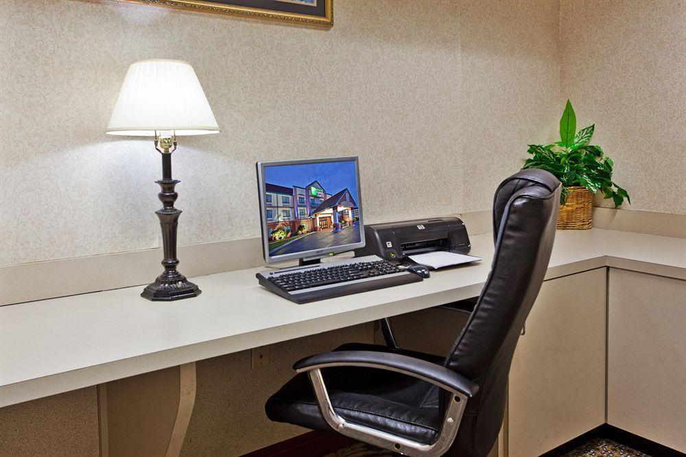 Savannah Gateway & Hotel 3*
