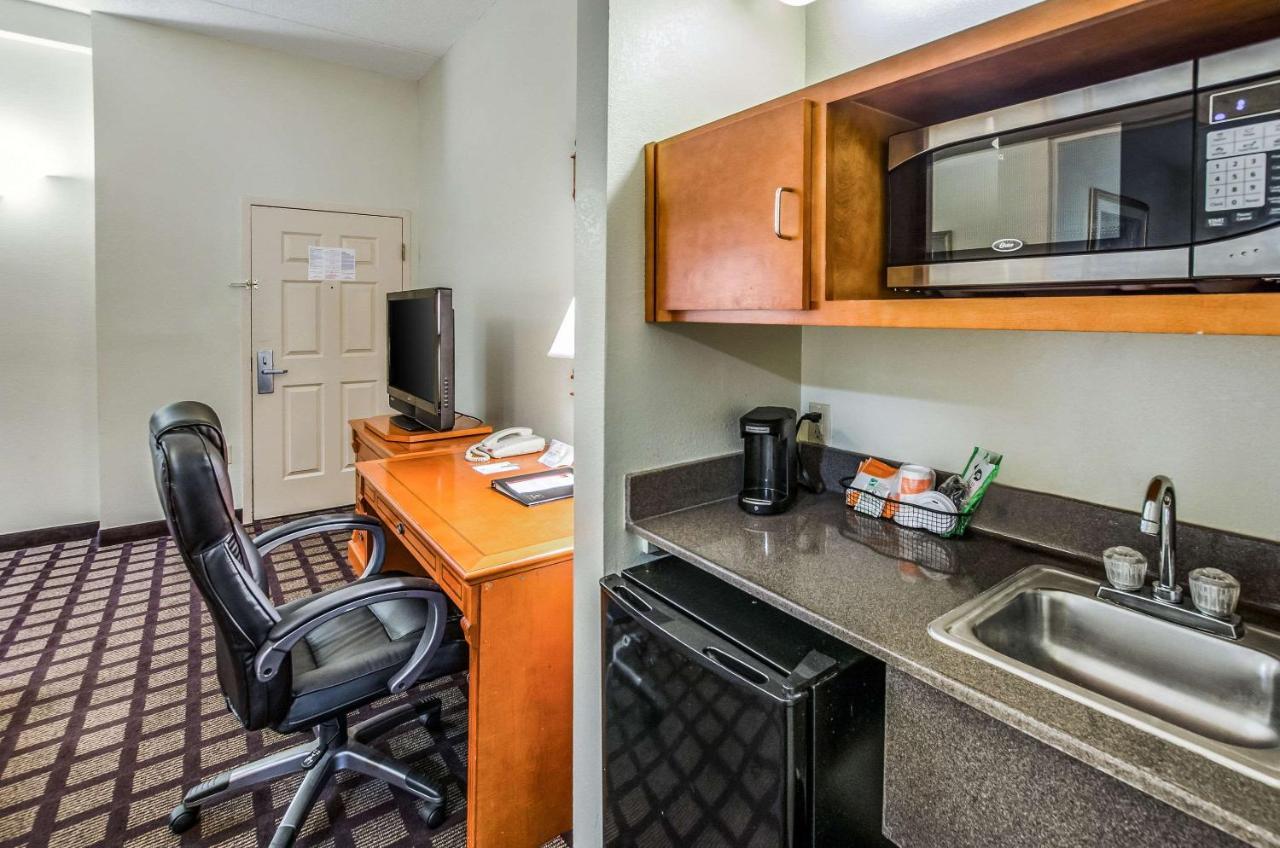 Hotel Savannah Gateway & 3*