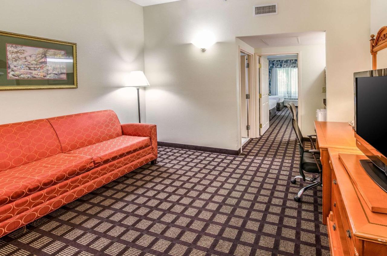 Savannah Gateway & Hotel 3*