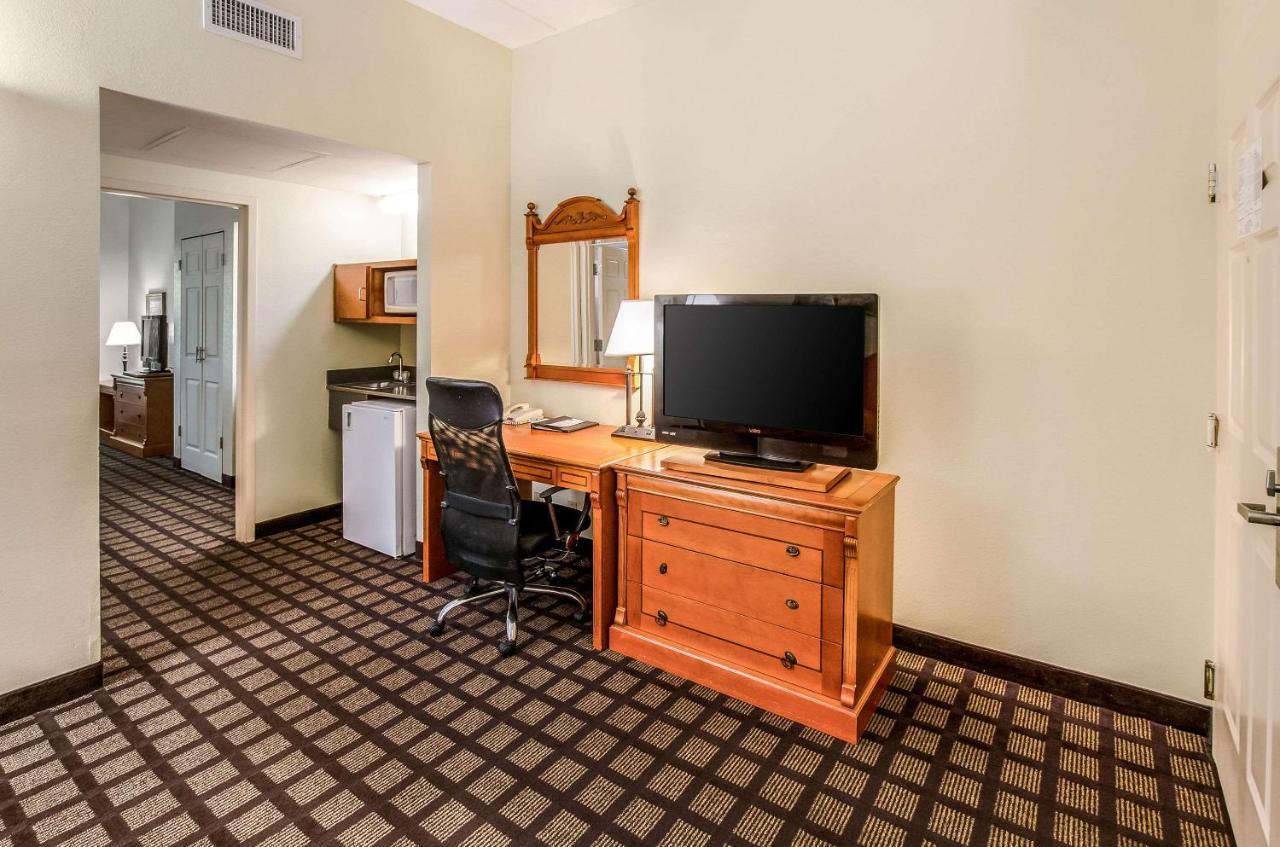 Hotel Savannah Gateway &