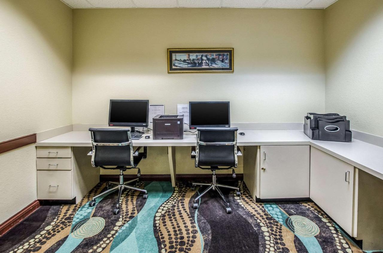 Hotel Savannah Gateway &